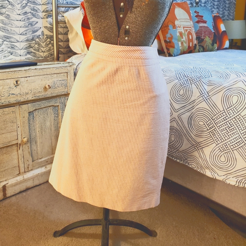 Ann Taylor Seersucker, size 14, pencil skirt